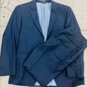 Tommy Hilfiger Suit NWT Size 42